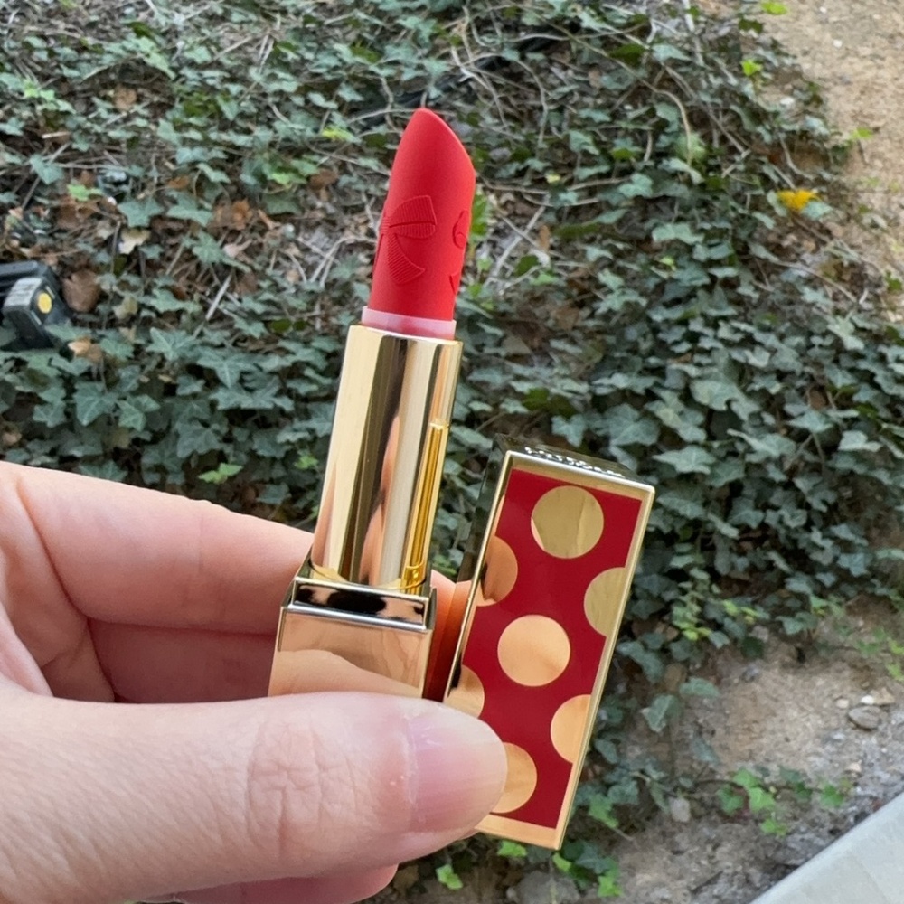 2025 HOLIDAY Estee Lauder Limited Edition Lipstick Red Ribbon Full Size